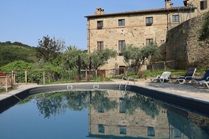 A rooftop pool - APARTMENT: THREE-ROOM APARTMENT INSIDE AN ANCIENT CASTLE WITH PANORAMIC POOL (Perugia)