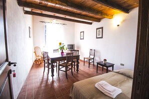 2 dormitoris, planxa i posts de planxar, wifi gratuïta i roba de llit