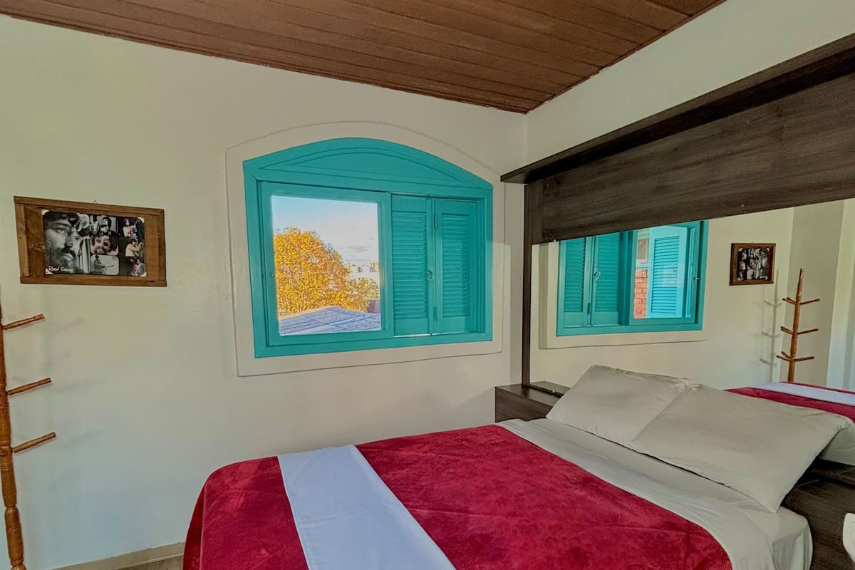 Premium bedding, individually decorated, individually furnished, desk