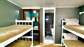 Dormitorio condiviso Economy, per soli uomini | Biancheria da letto di alta qualità, con stile personalizzato