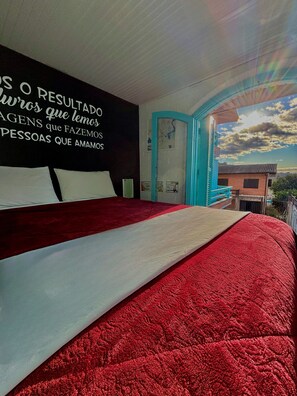 Habitación económica doble | Ropa de cama de alta calidad y decoración individual