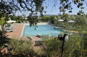 Outdoor pool - Rustic apartment in farmhouse with pool near Certaldo, San Gimignano (Gambassi Terme)