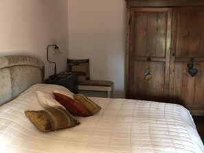 2 Schlafzimmer, Bügeleisen/Bügelbrett, Bettwäsche