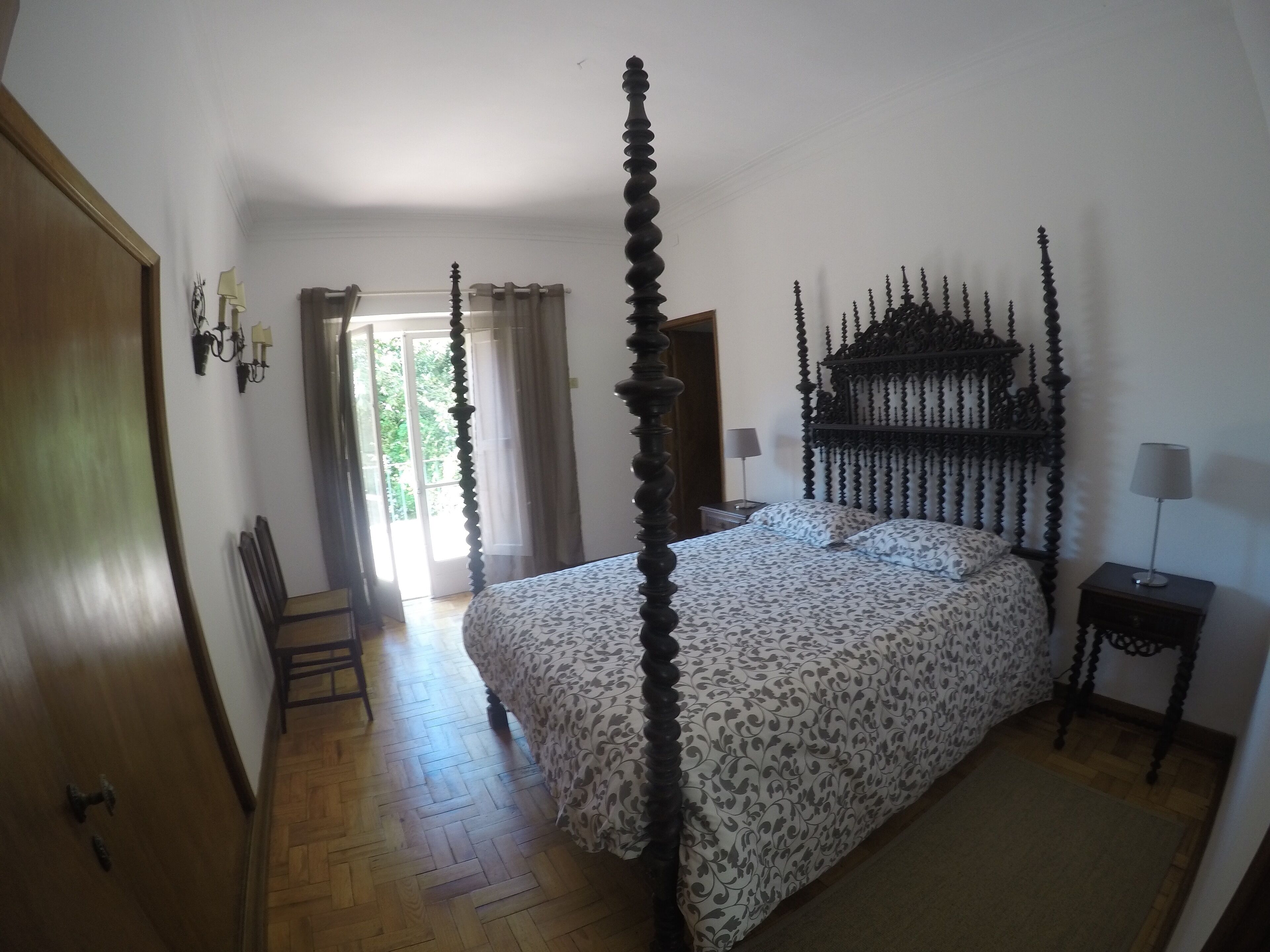 4 bedrooms, iron/ironing board, Internet, bed sheets