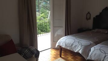 4 bedrooms, iron/ironing board, Internet, bed sheets