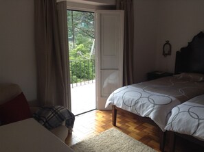 4 chambres, fer et planche à repasser, accès Internet, draps fournis