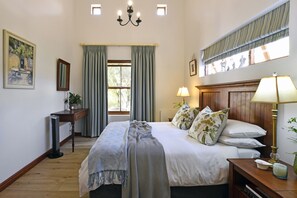 Romantic Cottage | Egyptian cotton sheets, premium bedding, pillow-top beds, in-room safe