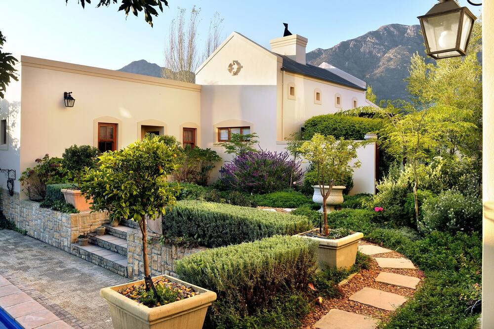 Petit Plaisir Cottage
