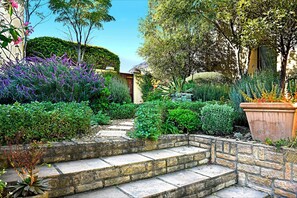Romantic Cottage | Terrace/patio