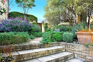Romantic Cottage | Terrace/patio