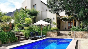 Unclassified image, 2 of 67, button - Petit Plaisir Cottage (Franschhoek)