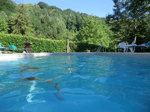 Riverside kivitalot oma uima-allas