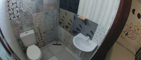 Traditional Quadruple Room, 1 Bedroom | Bathroom
