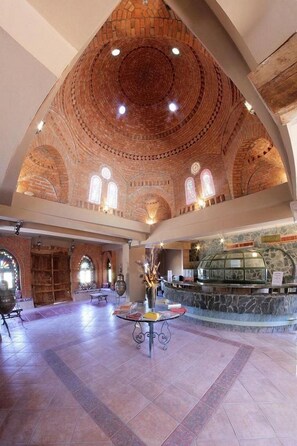 Sisäuima-allas, ulkouima-allas