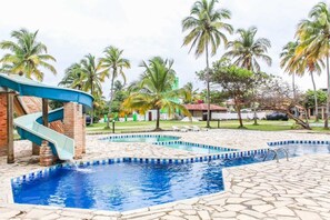 4 piscinas externas, espreguiçadeiras