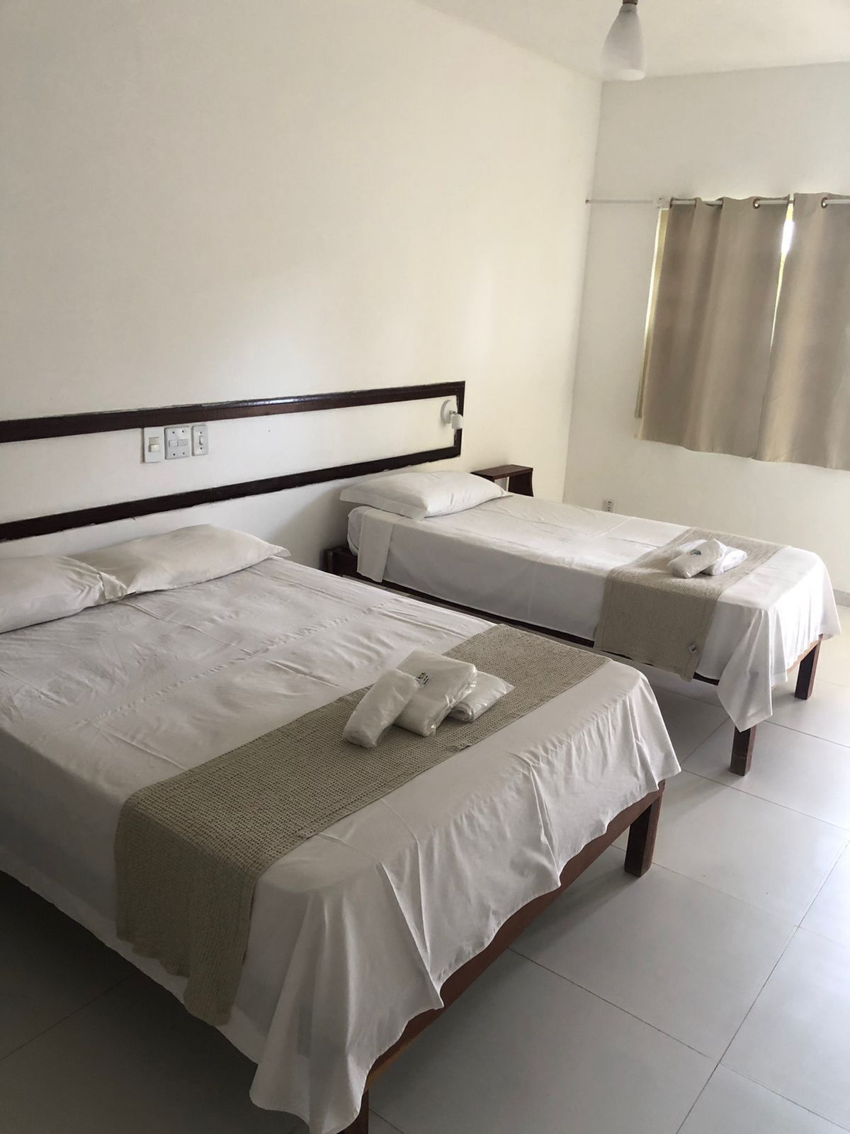 Minibar, iron/ironing board, free WiFi, bed sheets