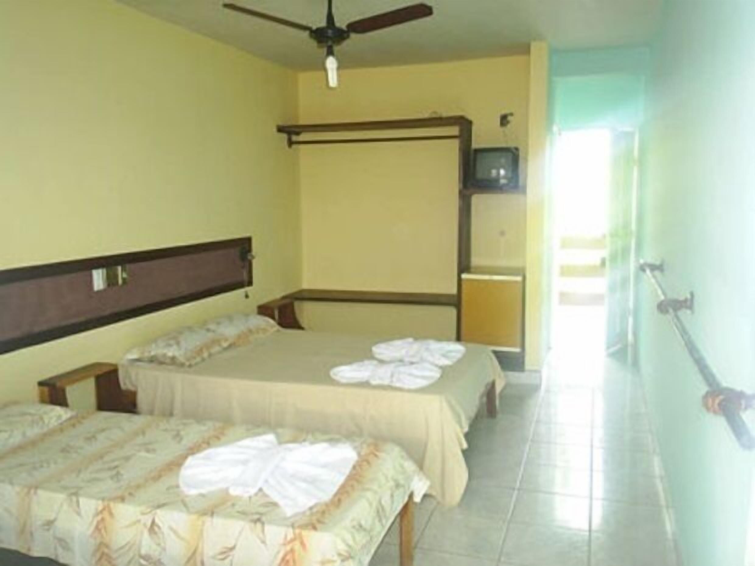 Minibar, iron/ironing board, free WiFi, bed sheets