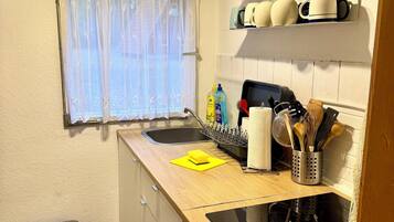 Frigorifero, microonde, piano cottura, macchina per tè/caffè