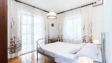 2 quartos, ferros/tábuas de passar roupa, Wi-Fi de cortesia