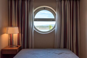 1 bedroom, iron/ironing board, travel crib, free WiFi - River View House, 2 rooms, Algarve /House with River View, 2 rooms (Estômbar, Lagoa, Algarve)