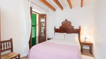 3 slaapkamers, een strijkplank/strijkijzer, gratis wifi, beddengoed