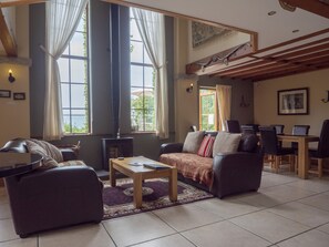 Smart TV, fireplace, DVD player, books - Crotlieve Eco Barn, 4 bedrooms for 8 people. Cosy with breath-taking scenery (Newry,  Co Down,  N Ireland.)
