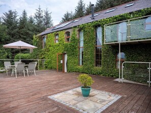 Outdoor dining - Crotlieve Eco Barn, 4 bedrooms for 8 people. Cosy with breath-taking scenery (Newry,  Co Down,  N Ireland.)
