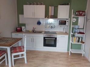 Fridge, microwave, stovetop, coffee/tea maker