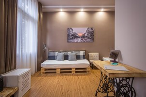 Deluxe-herbergi fyrir fjóra | Rúmföt af bestu gerð, öryggishólf í herbergi, sérvalin húsgögn