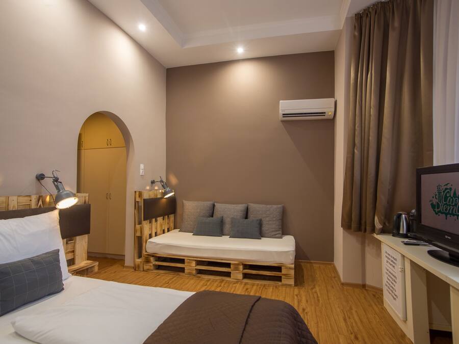 Superior Triple Room | Premium bedding, in-room safe, individually furnished, desk