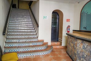 Lobby sitting area - OYO Hotel Plaza Veracruz Centro Historico (Veracruz)