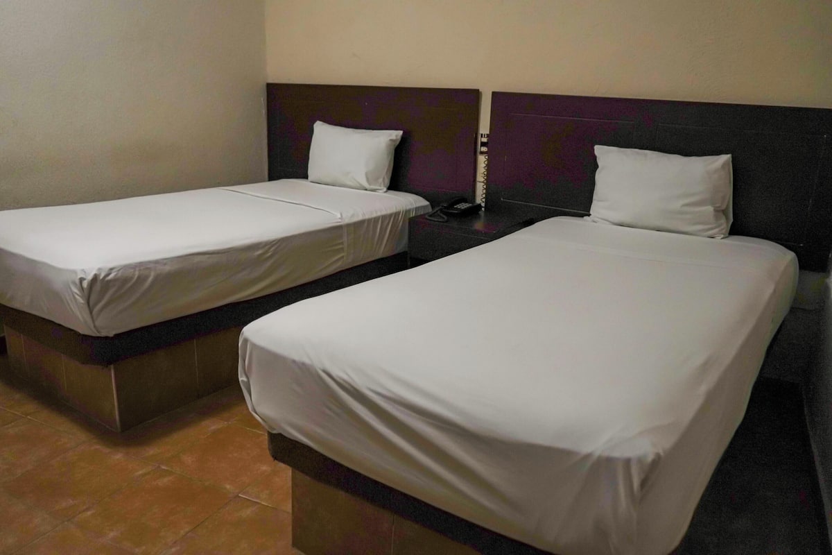 Standaard Twin kamer, 2 eenpersoonsbedden | Een bureau, gratis wifi, beddengoed