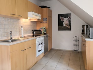 Køleskab, mikrobølgeovn, ovn, opvaskemaskine