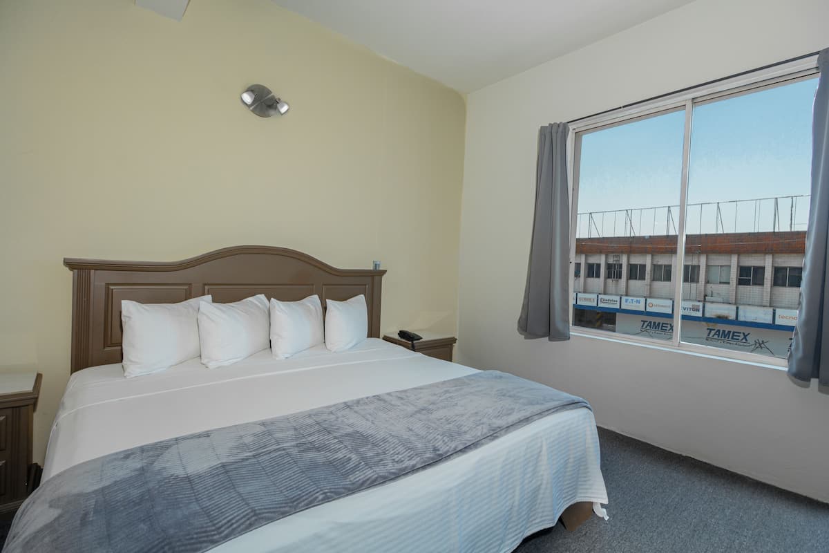 Junior kamer, 1 kingsize bed, privébadkamer | Kameruitzicht