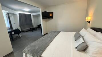 Junior Room, 1 King Bed, Private Bathroom | Bed sheets