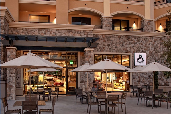 Päivittäinen tilauksen mukaan valmistettu aamiainen maksusta