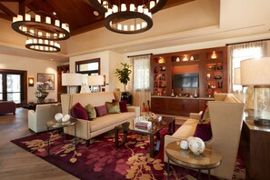 Lobby sitting area - Grand Reserve at The Meritage (Napa)