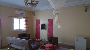 Double Room | Living area | Flat-screen TV - Résidence Abdou Diouf 1 (Dakar)