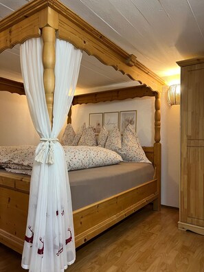 2 Schlafzimmer, Zimmersafe, Bügeleisen/Bügelbrett, Reisekinderbett