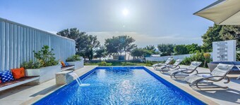 Villa Sunset Punat- beachfront villa for 12 guests with a pool
