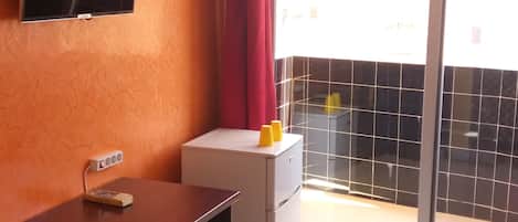 Desk, blackout drapes, free WiFi, bed sheets