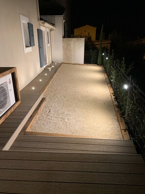 Property grounds - St Rémy de Provence, recent villa, 4 bedrooms / 2 bathrooms between Alpilles and downtown (Saint-Rémy-De-Provence)