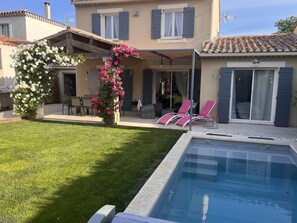 Outdoor pool, a heated pool - St Rémy de Provence, recent villa, 4 bedrooms / 2 bathrooms between Alpilles and downtown (Saint-Rémy-De-Provence)