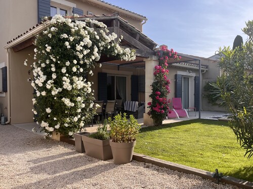 St Rémy de Provence, recent villa, 4 bedrooms / 2 bathrooms between Alpilles and downtown
