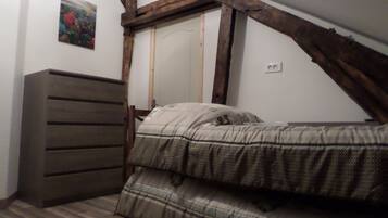 2 slaapkamers, een bureau, een strijkplank/strijkijzer, internet