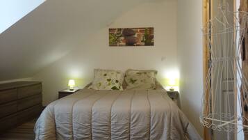 2 dormitoris, escriptori, planxa i posts de planxar i Internet