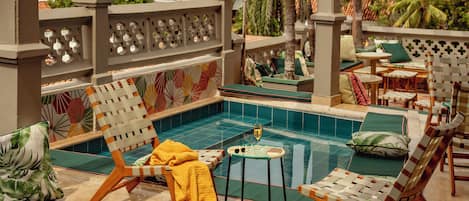 2 outdoor pools