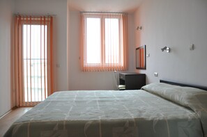 Apartment, 1 Bedroom | Premium bedding, soundproofing, iron/ironing board, free WiFi