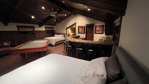 3 bedrooms, free WiFi, bed sheets, wheelchair access