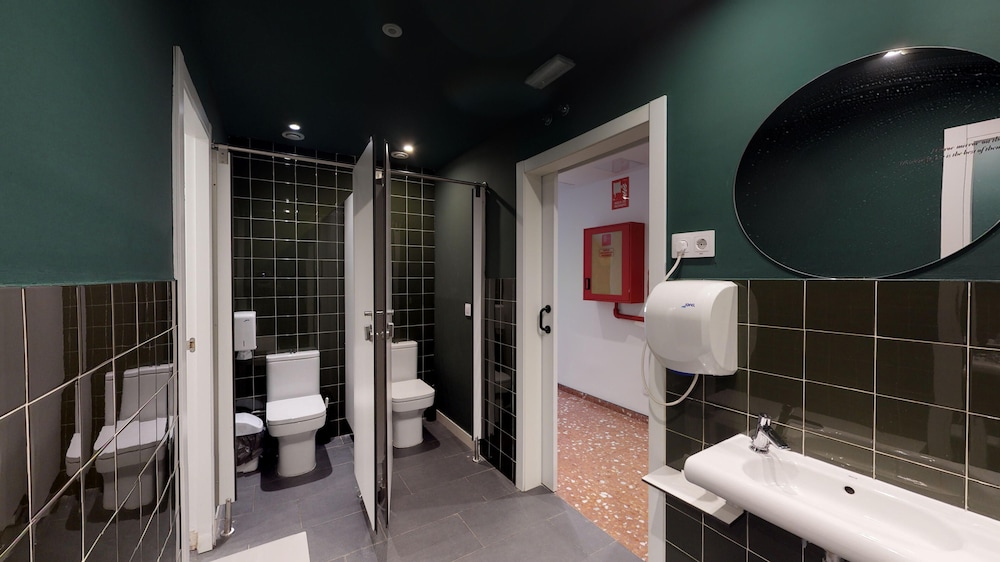 2060 The Newton Hostel by null